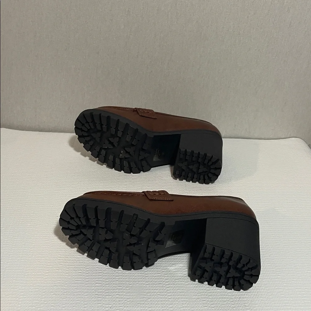 Soda Women's Chocolate Brown Loafers
Size 8M - Picture 5 of 8